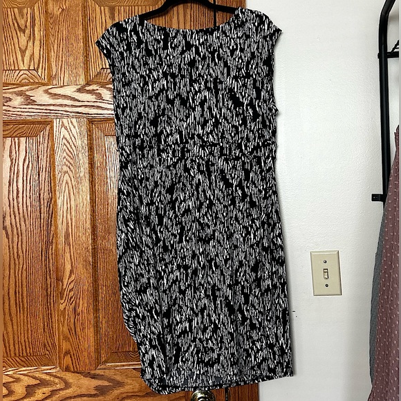 Short Sleeve Motherhood Maternity Dress 💲BUNDLE AND SAVE BIG💲 - Picture 2 of 3
